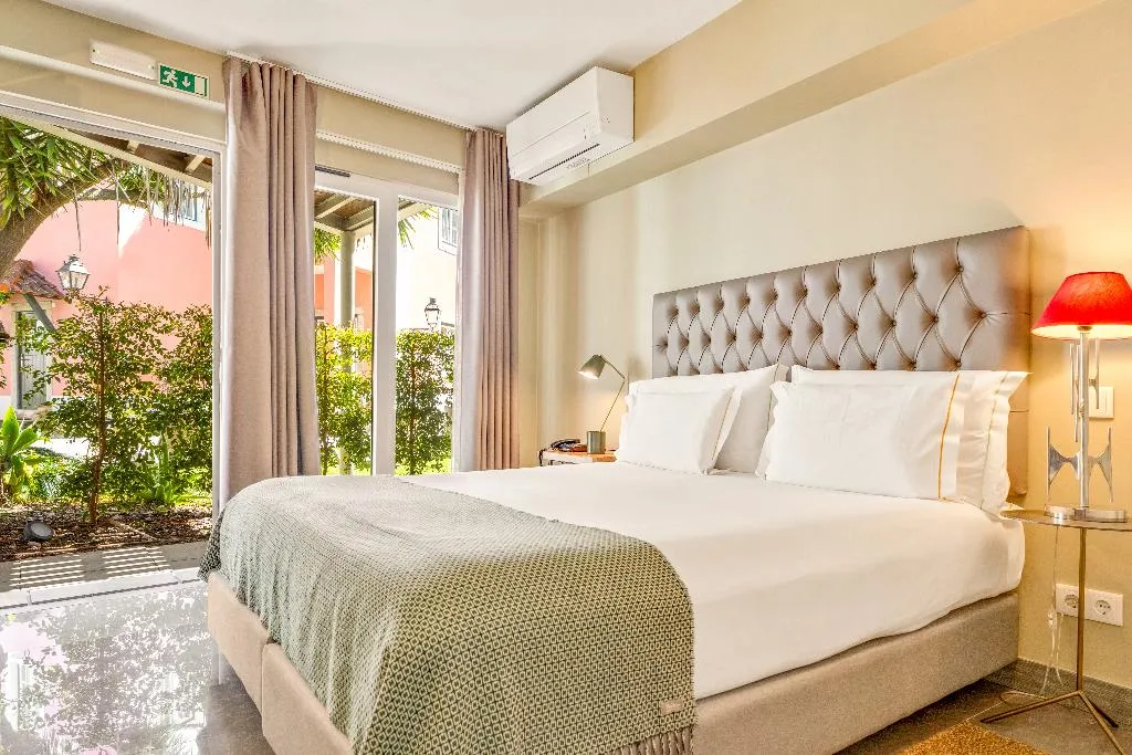 DOUBLE CLASSIC QUEEN BED Room, Jardim Da Lapa By Shiadu, Lisbon