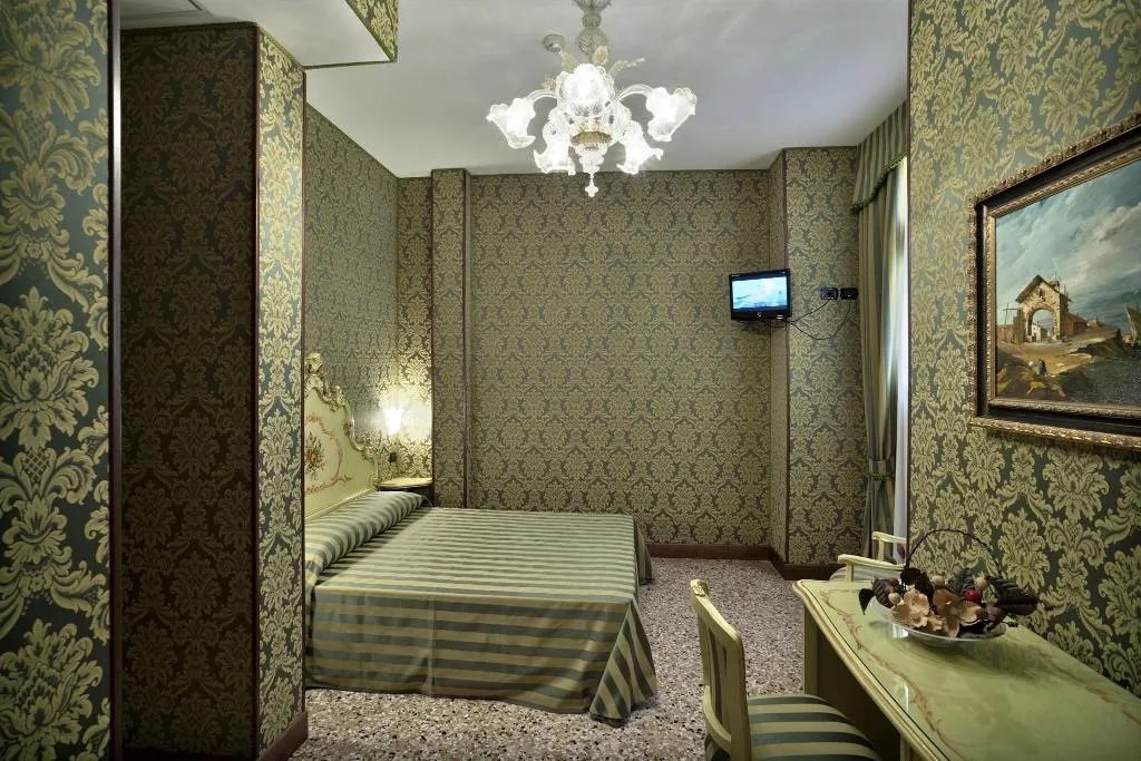 Room, Hotel Al Malcanton, Venice