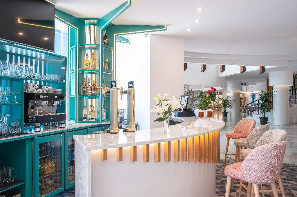 Bar, Hotel El Puerto by Pierre & Vacances, Costa Del Sol