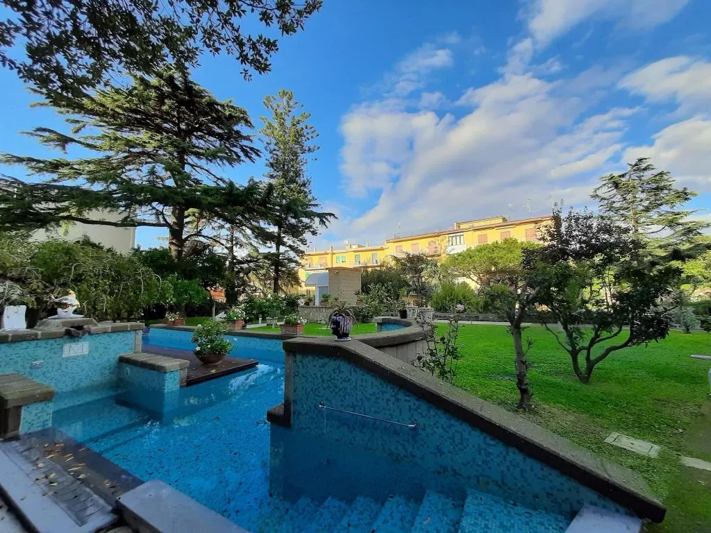 Sports and Entertainment, Villa Manning Relais, Naples