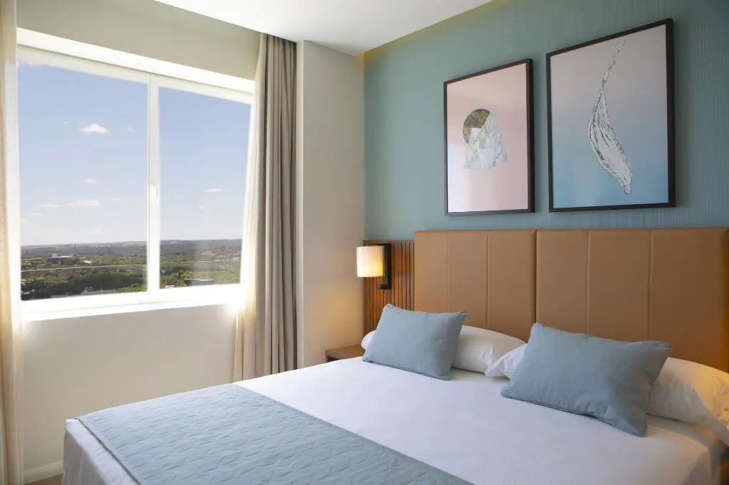 FAMILY ROOM DELUXE KING BED Room, Hotel Riu Plaza España, Madrid