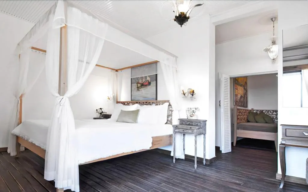 Room, Sabrina's Haus, Dalaman