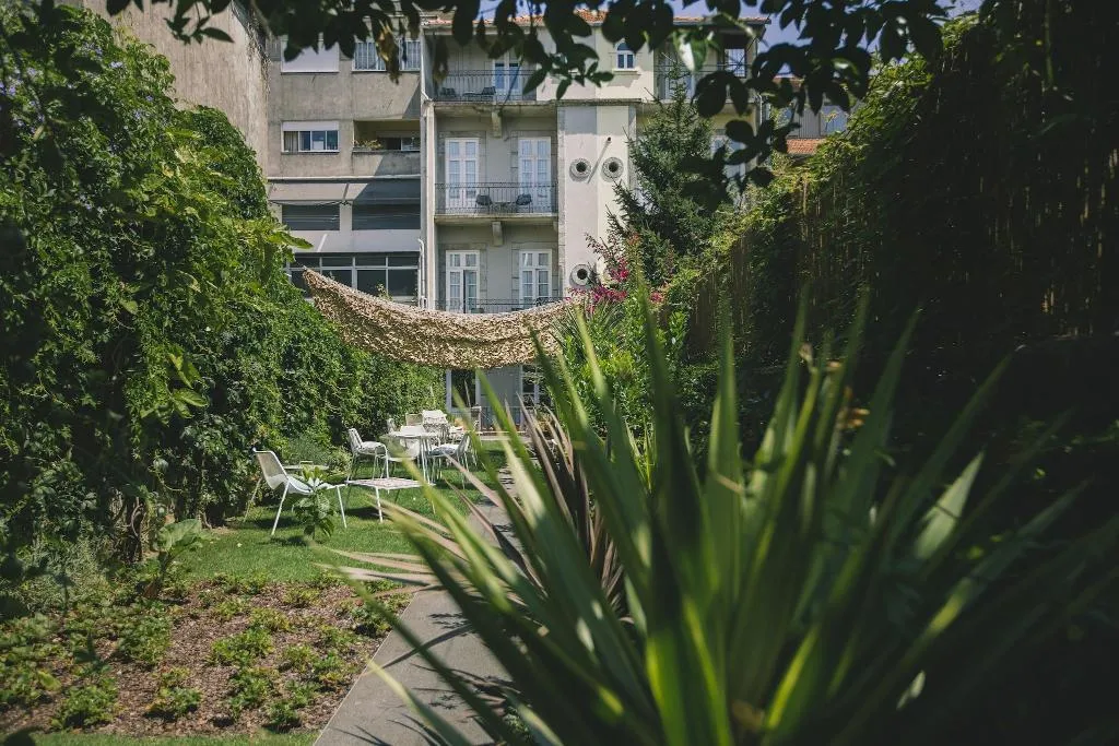 Sports and Entertainment, Rosa Et Al Townhouse, Porto