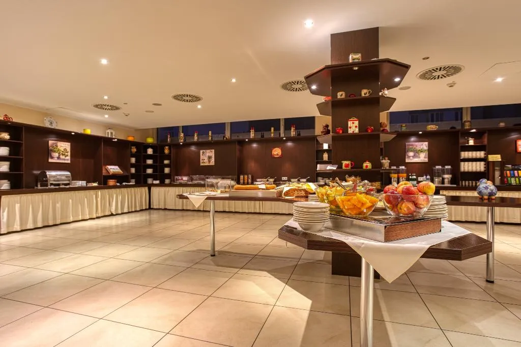 Restaurant, Titanic Comfort Kurfuerstendamm, Berlin