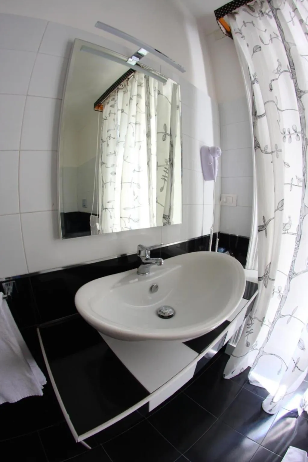 Room, Gualtiero Camere E Suite, Catania