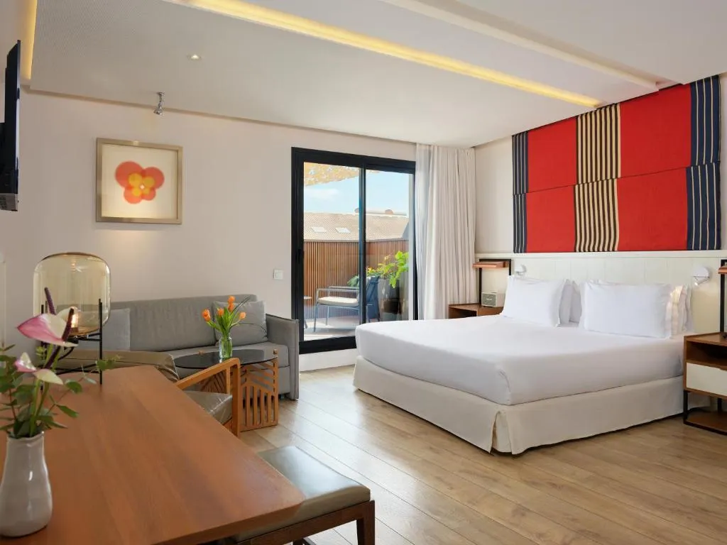 JUNIOR SUITE WITH TERRACE Room, H10 Cubik, Barcelona