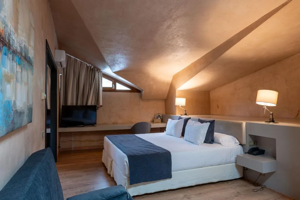 FAMILY ROOM STANDARD Room, Xalet del Golf, Barcelona