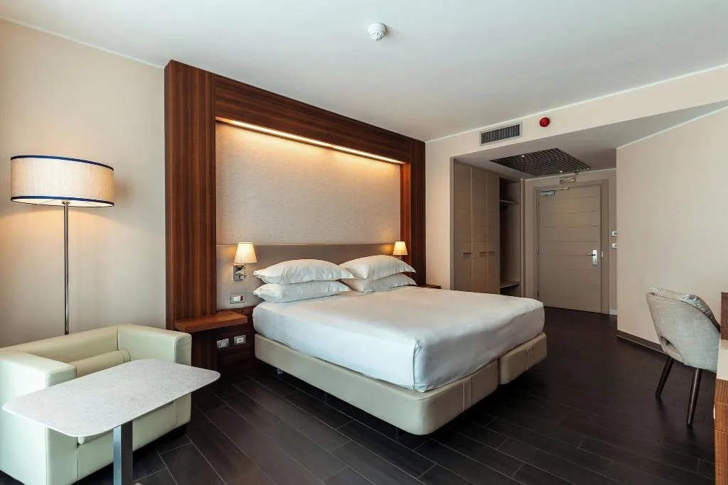 DOUBLE DELUXE KING BED Room, Delta Hotels By Marriott Olbia Sardinia, Olbia