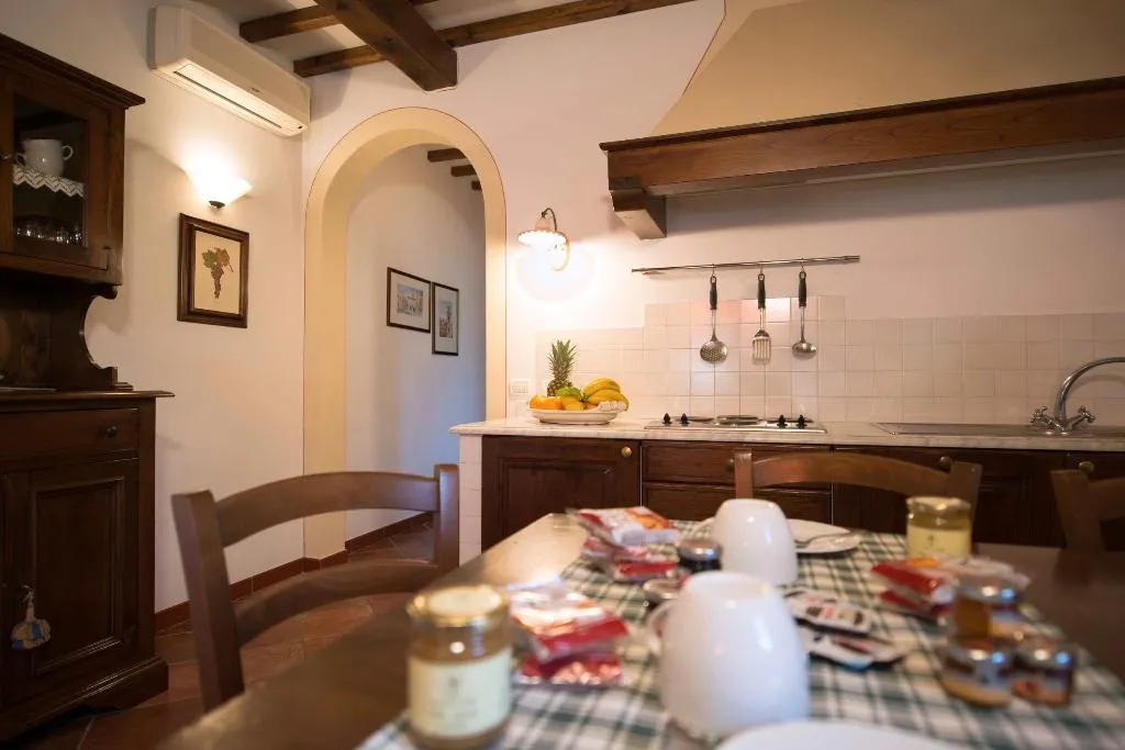 APARTMENT CAPACITY 6 ONE BEDROOM Room, Casa Lari, Florence