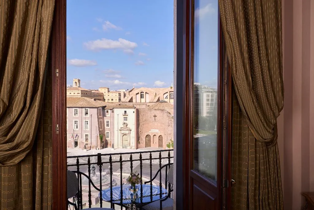 JUNIOR SUITE WITH TERRACE WITH VIEWS Room, Anantara Palazzo Naiadi Rome Hotel, Rome