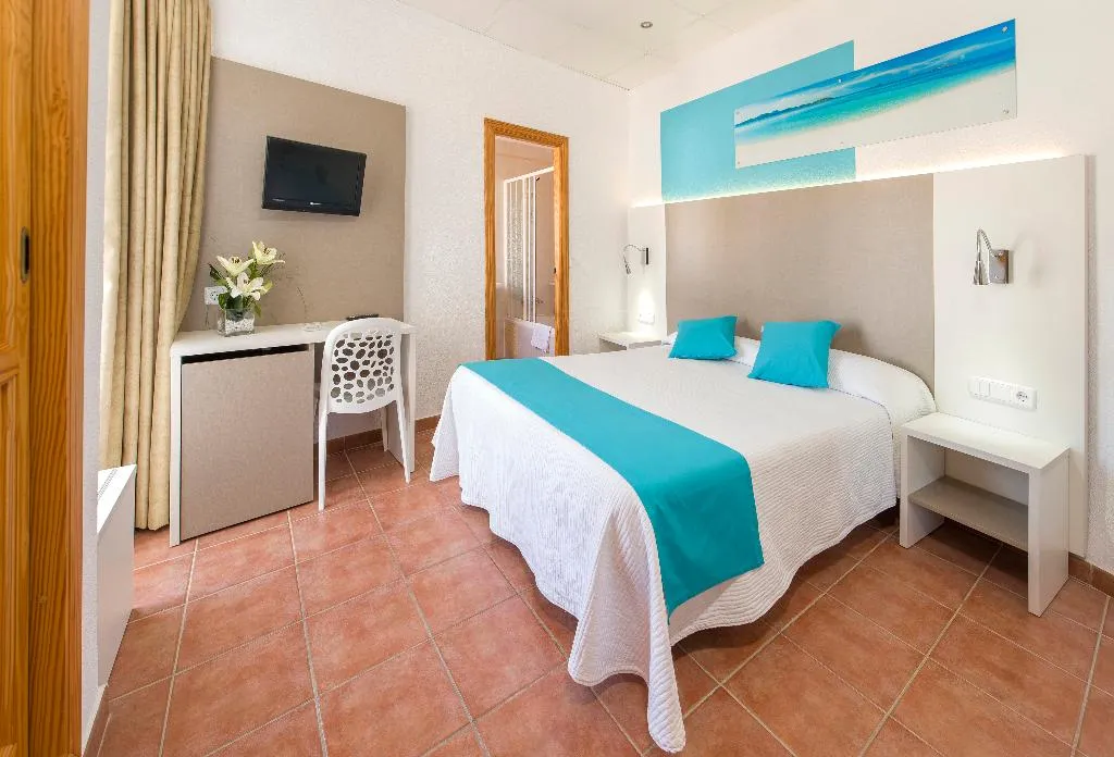 Double or Twin SUPERIOR WITH BALCONY Room, Hostal Adelino, Ibiza