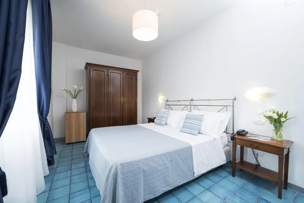 DOUBLE DELUXE SEA VIEW Room, Hotel Sole Splendid, Naples