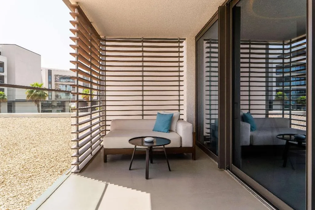 TWIN WITH VIEWS Room, Nikki Beach Resort & Spa Dubai, Dubai