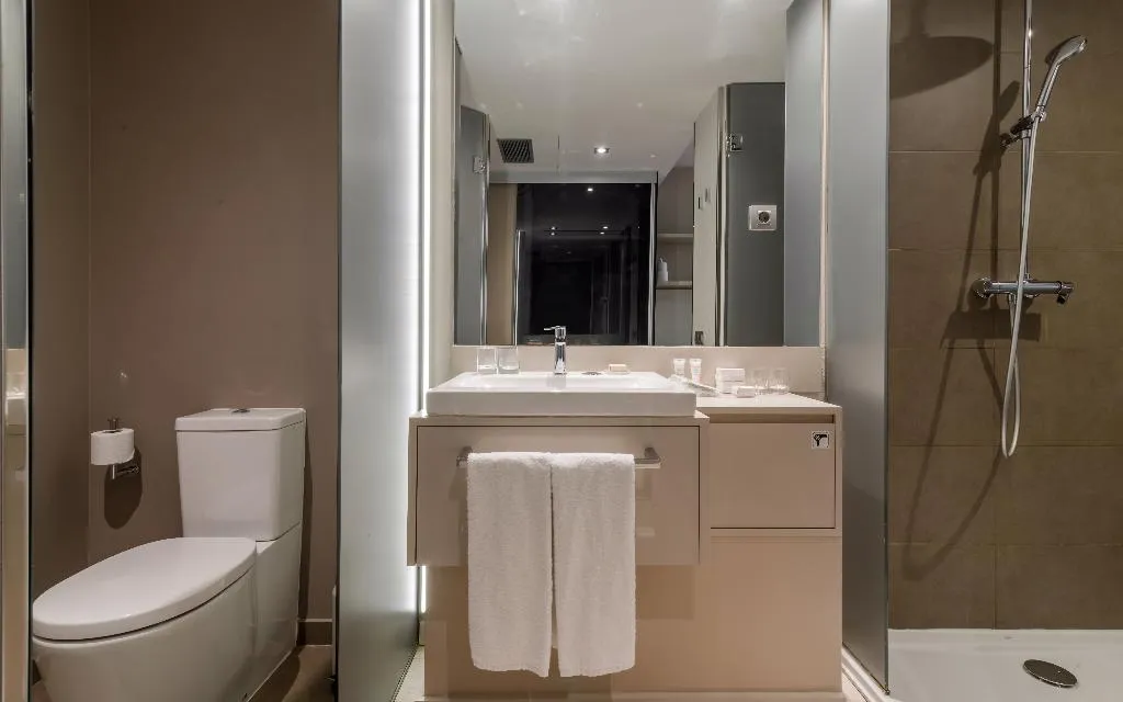 QUADRUPLE STANDARD Room, Grums Hotel & Spa, Barcelona