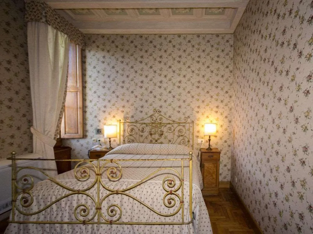 Room, Loggiato Dei Serviti, Florence
