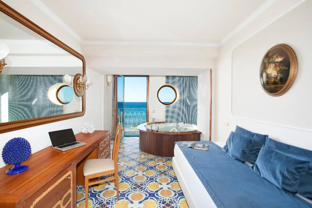 JUNIOR SUITE STANDARD Room, Alimuri Bay Resort, Naples