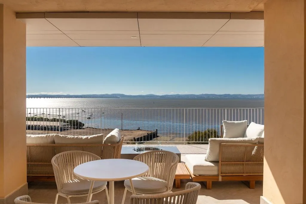 Sports and Entertainment, Upon Vila Alcochete Hotel, Lisbon