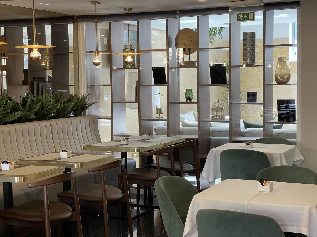 Restaurant, Sete Colinas, Lisbon