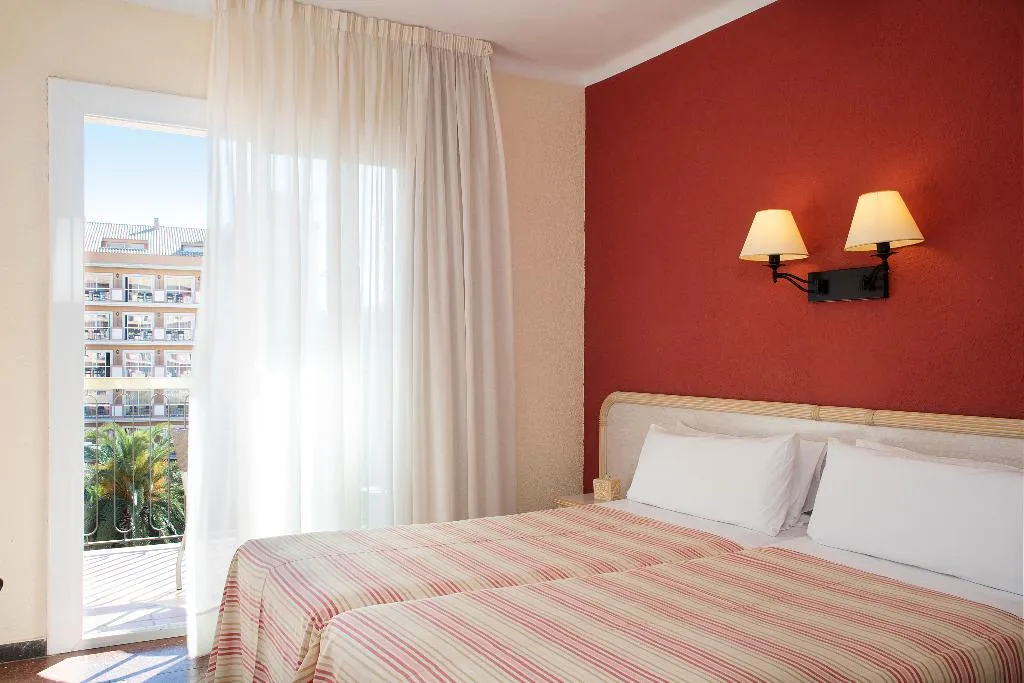 TRIPLE CAPACITY 3 Room, Luna Park Hotel Yoga & Spa, Costa Brava