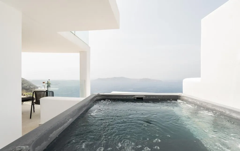 SUITE WITH JACUZZI Room, Rocabella Santorini Hotel & Spa, Santorini