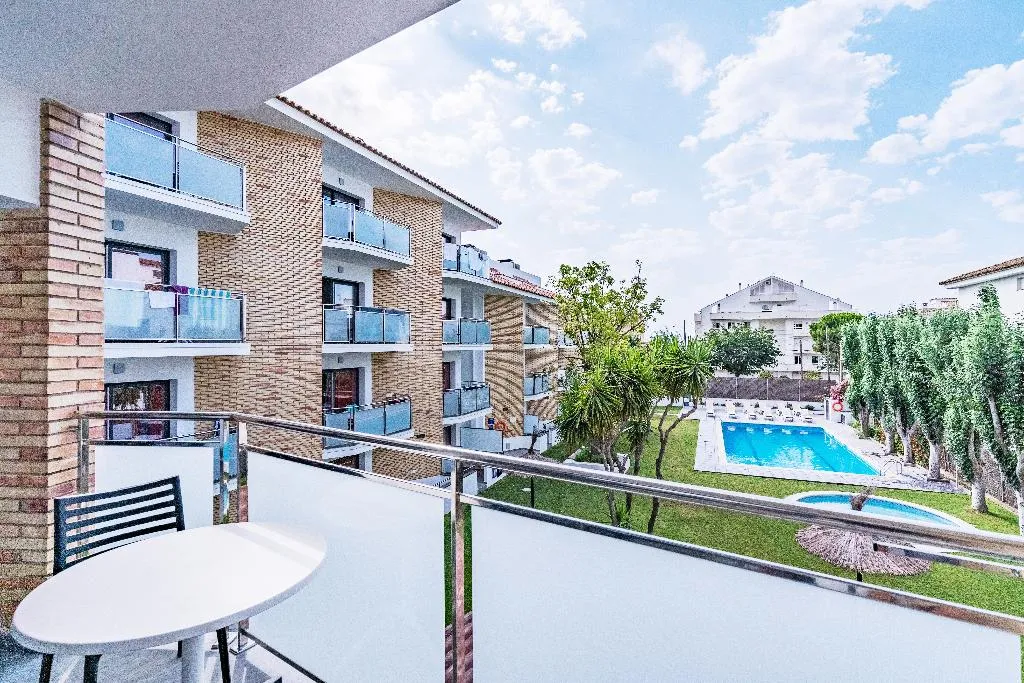 APARTMENT CAPACITY 3 Room, Sunway Apollo, Costa Brava