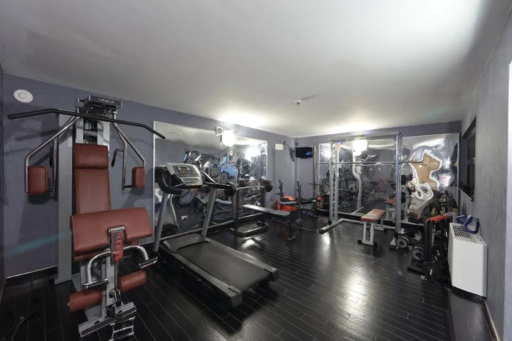 Sports and Entertainment, Relax Roma Nord, Rome