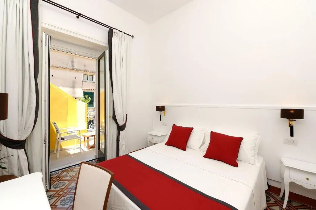 Room, Amalfi Luxury House, Naples