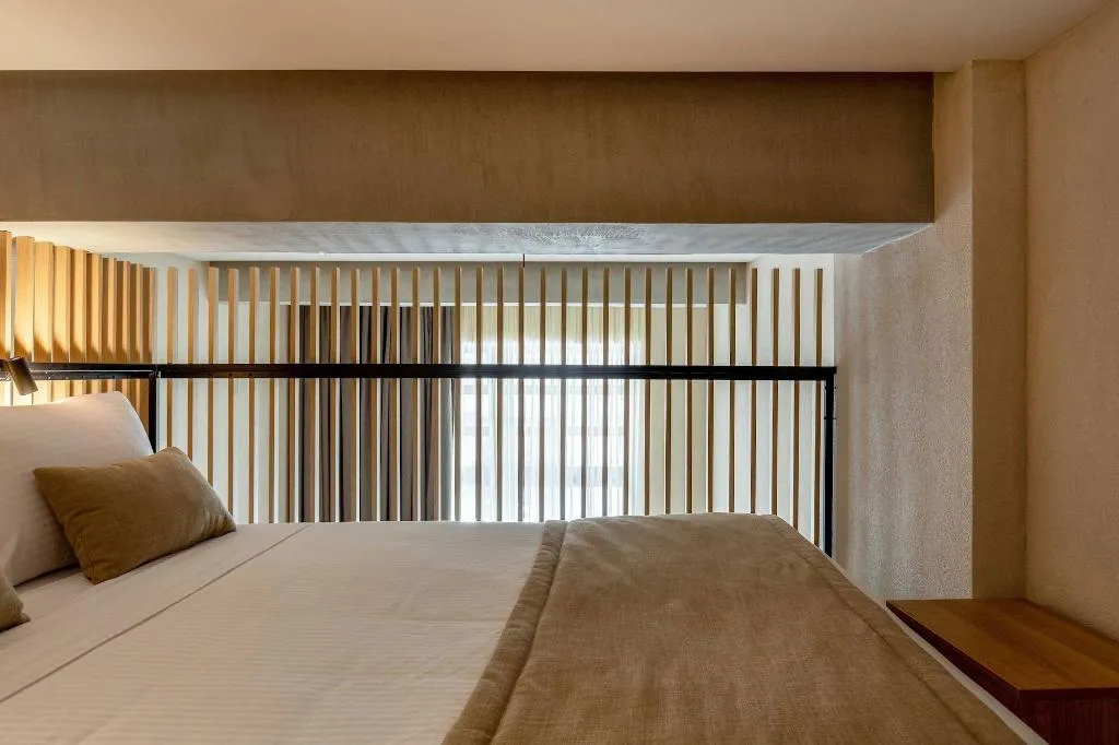 Room, Newel Psychiko, Athens