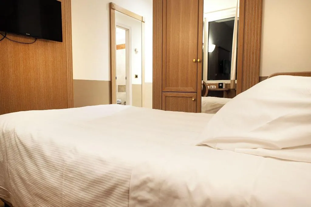SINGLE SUPERIOR Room, Santa Barbara, Milan