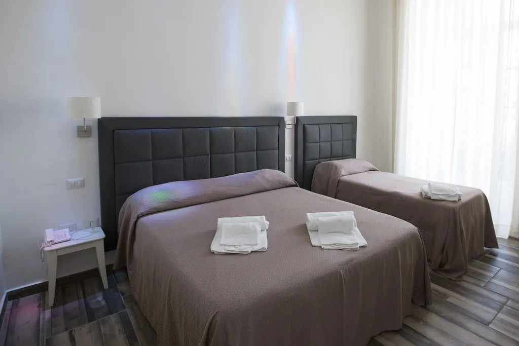 QUADRUPLE STANDARD Room, Napoli Garibaldi Square, Naples
