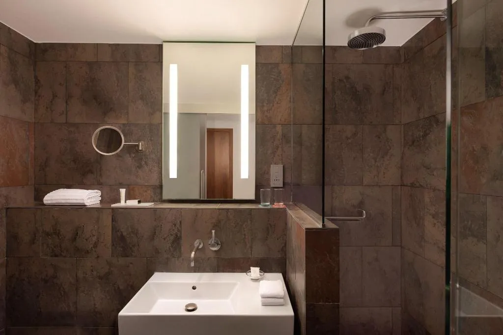 TWIN PREMIUM Room, Le Meridien Barcelona, Barcelona