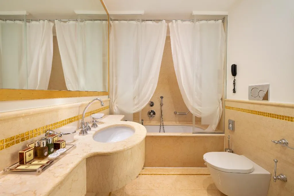 SUITE DELUXE CAPACITY 4 Room, A La Commedia, Venice