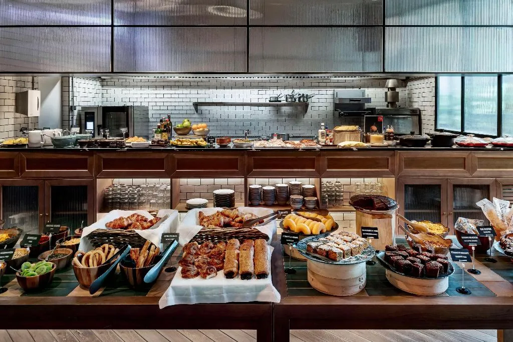 Restaurant, Radisson RED Madrid, Madrid