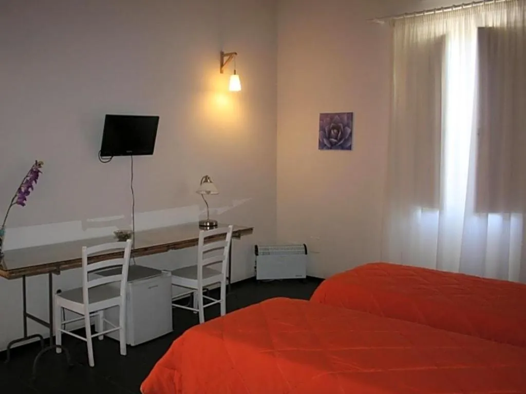 Room, Sbarcadero, Catania