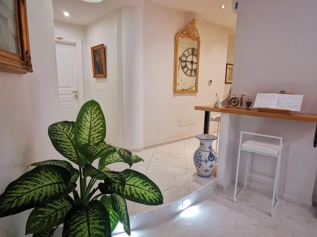 Lobby, Residenza Borbonica, Naples