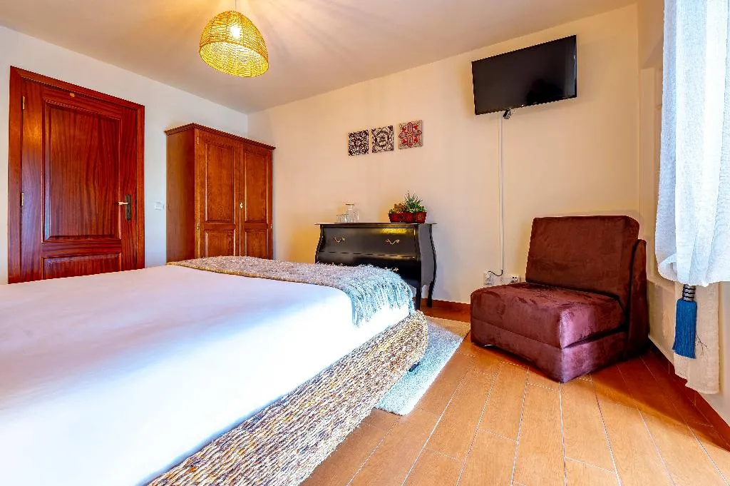 TRIPLE GARDEN VIEW WITH BALCONY Room, Quinta Do Quinto, Porto