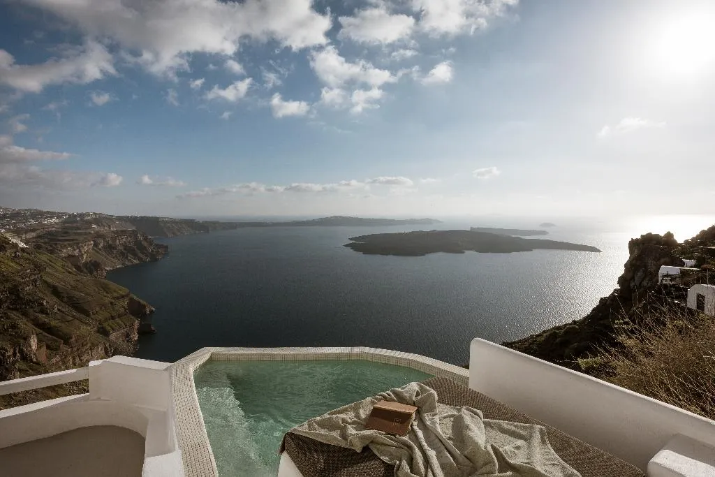 SUITE WITH PRIVATE POOL Room, Aqua Luxury Suites, Santorini