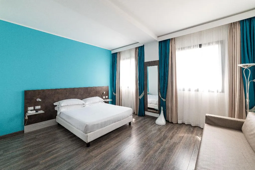 JUNIOR SUITE CAPACITY 2 Room, Phi Hotel Milano, Milan