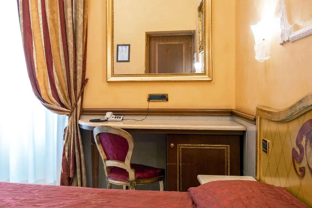 SINGLE NON SMOKING Room, Clarion Collection Hotel Principessa Isabella, Rome