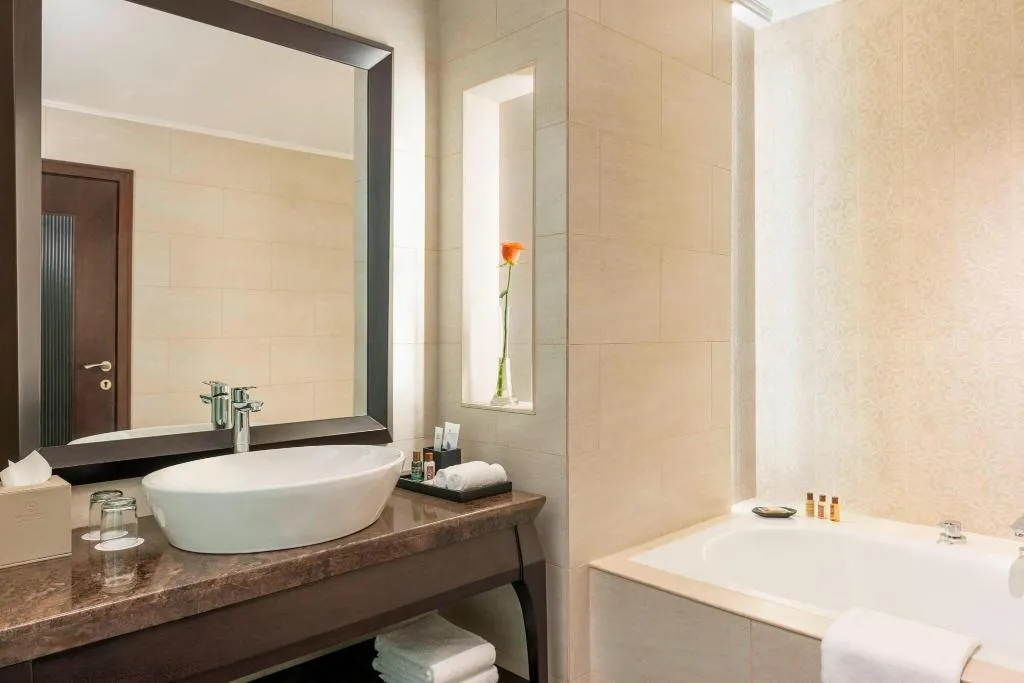 DOUBLE DELUXE KING BED Room, Sheraton Sharjah Beach Resort & Spa, Dubai