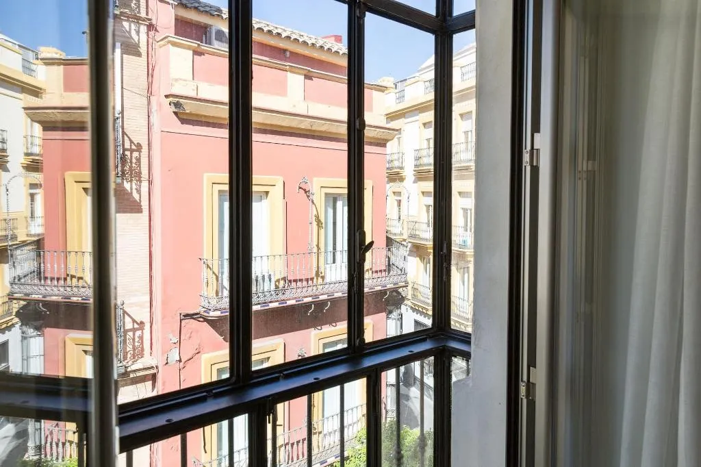 Room, Puerta Catedral Vinuesa15, Seville