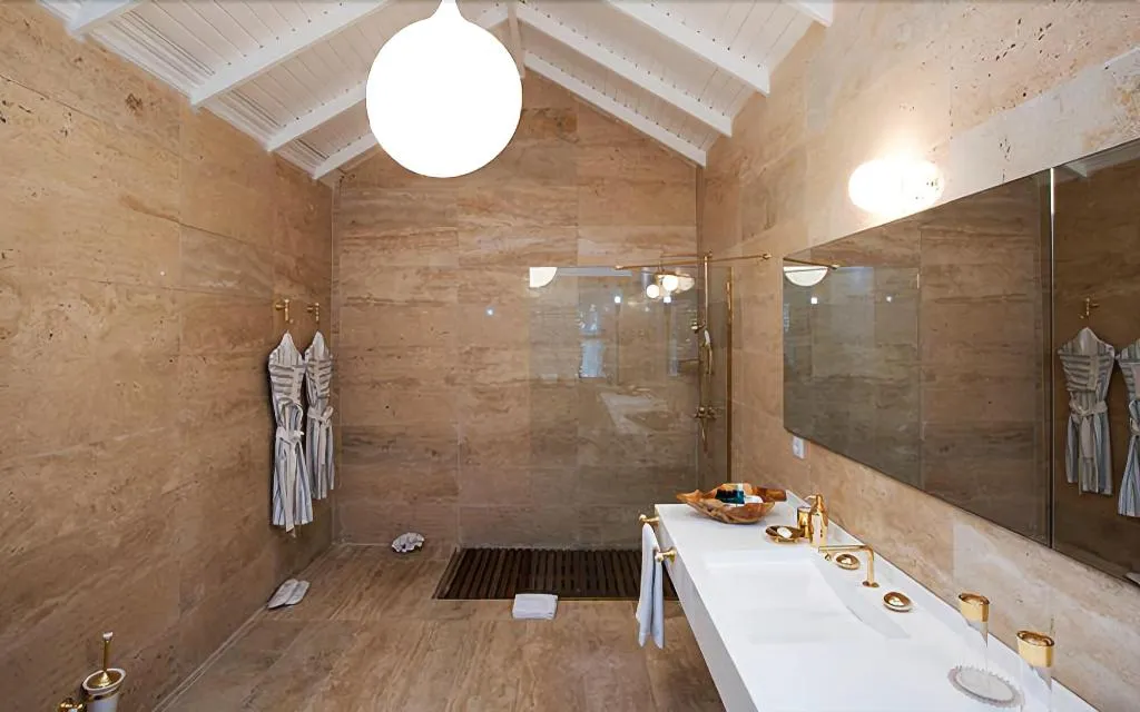 Room, Sabrina's Haus, Dalaman