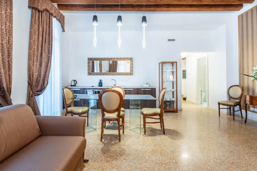 APARTMENT DELUXE CAPACITY 4 Room, San Teodoro Palace  - Luxury Apartments, Venice