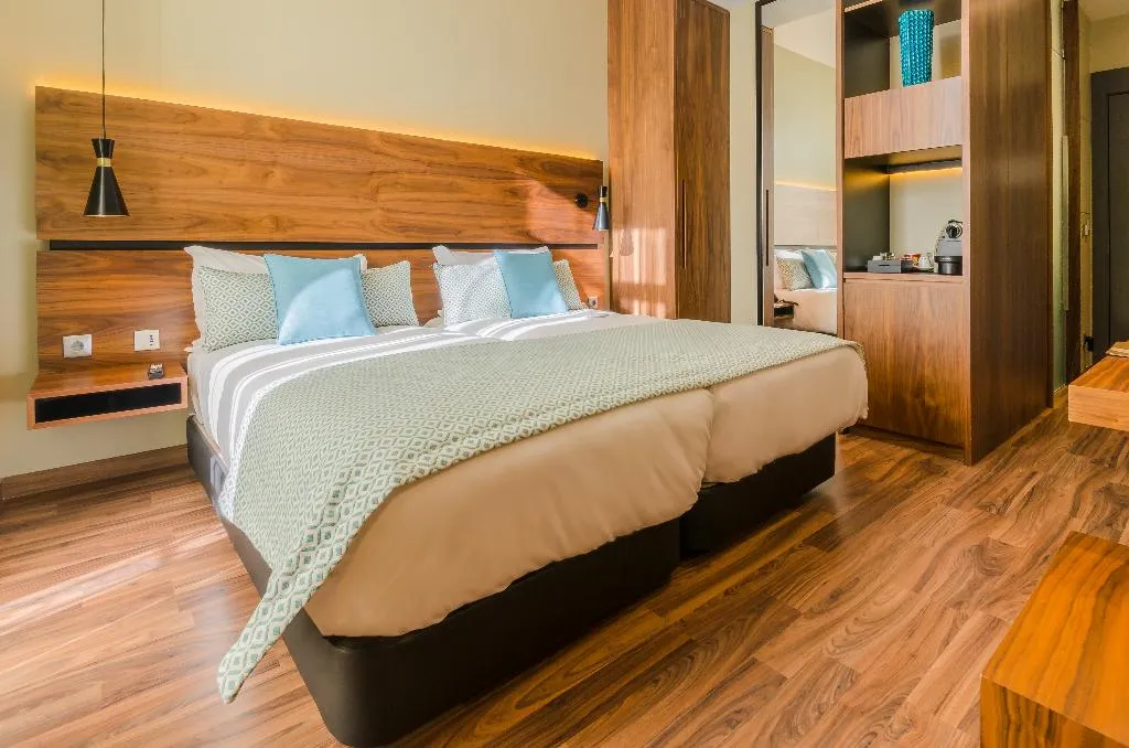 DOUBLE CONNECTING ROOM Room, Vincci Liberdade, Lisbon
