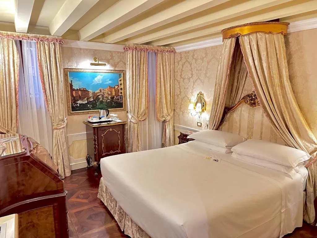 DOUBLE ANNEX Room, Canal Grande, Venice