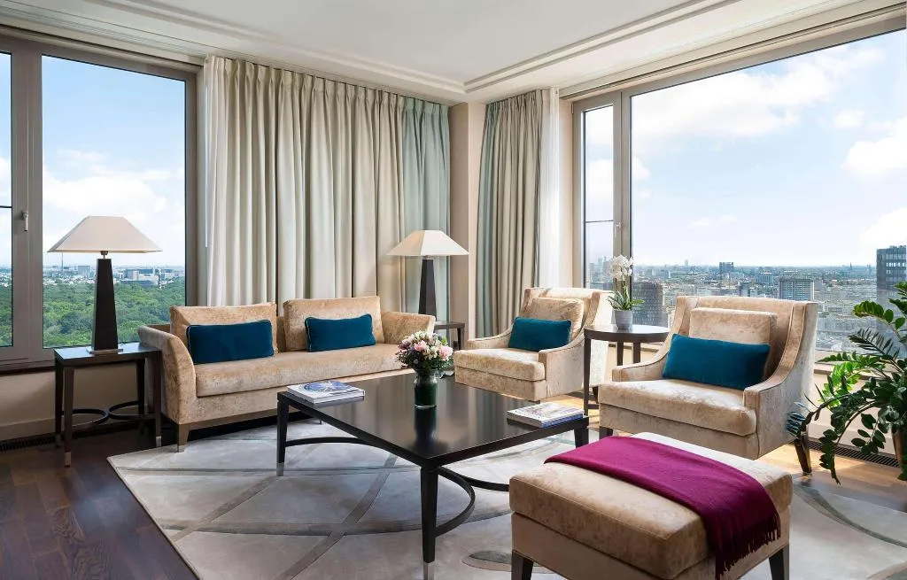 SUITE KING SIZE BED Room, Waldorf Astoria Berlin, Berlin