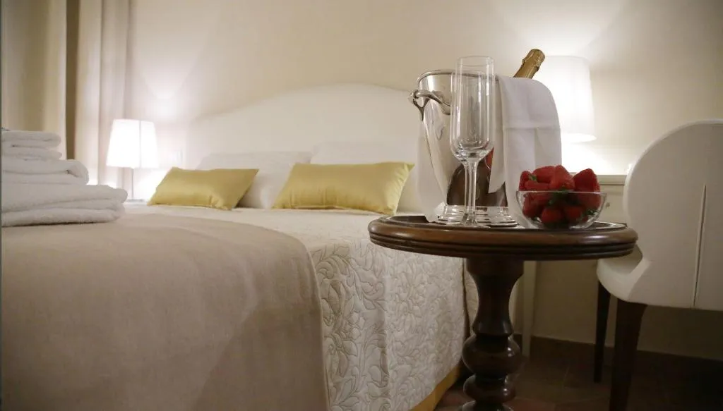 Room, Hotel Renaissance, Florence