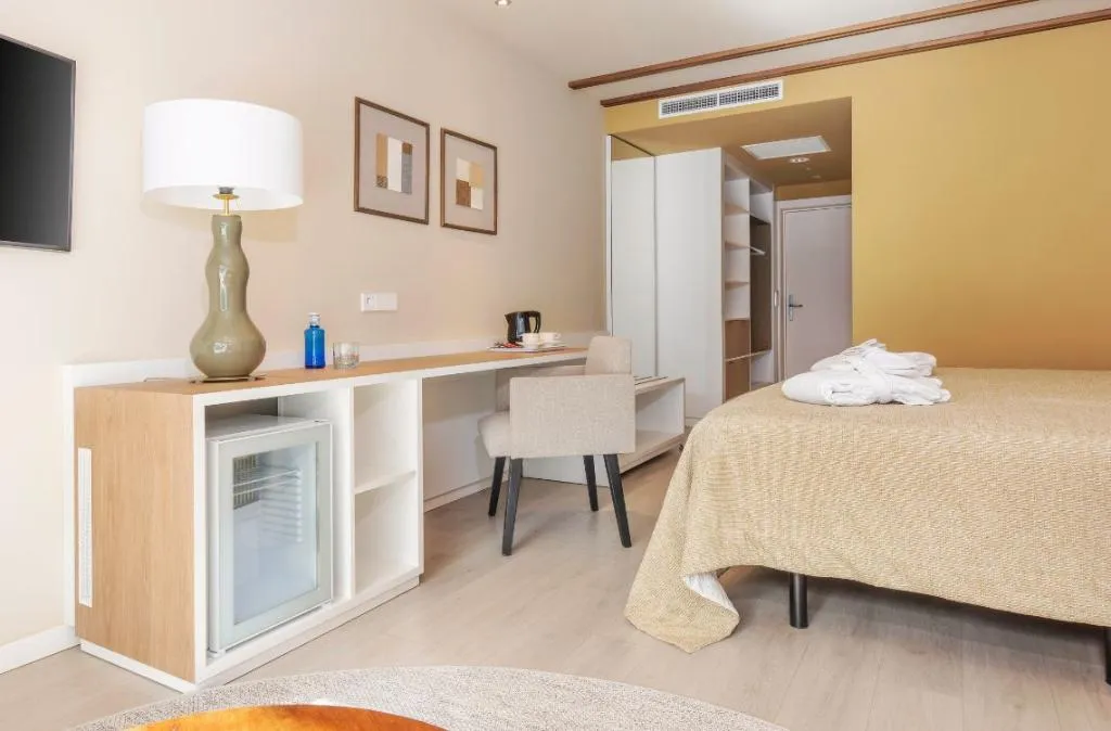 JUNIOR SUITE POOL VIEW Room, Aubamar Palma Resort, Majorca