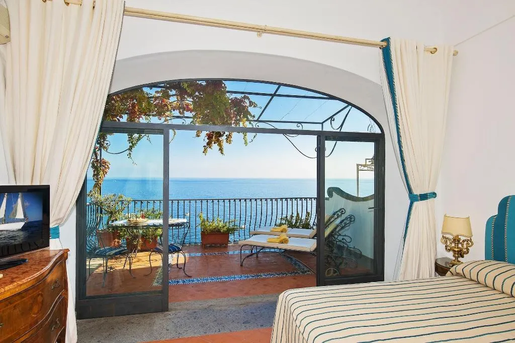 Room, Miramare, Naples