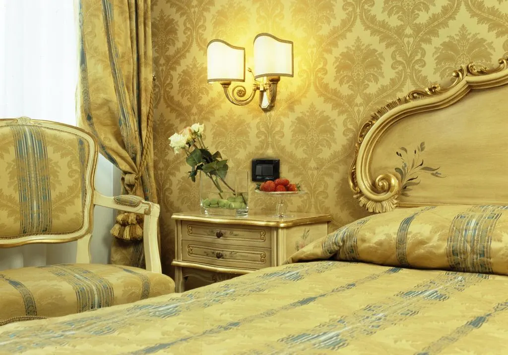 Double or Twin SUPERIOR Room, Carlton on the Grand Canal, Venice